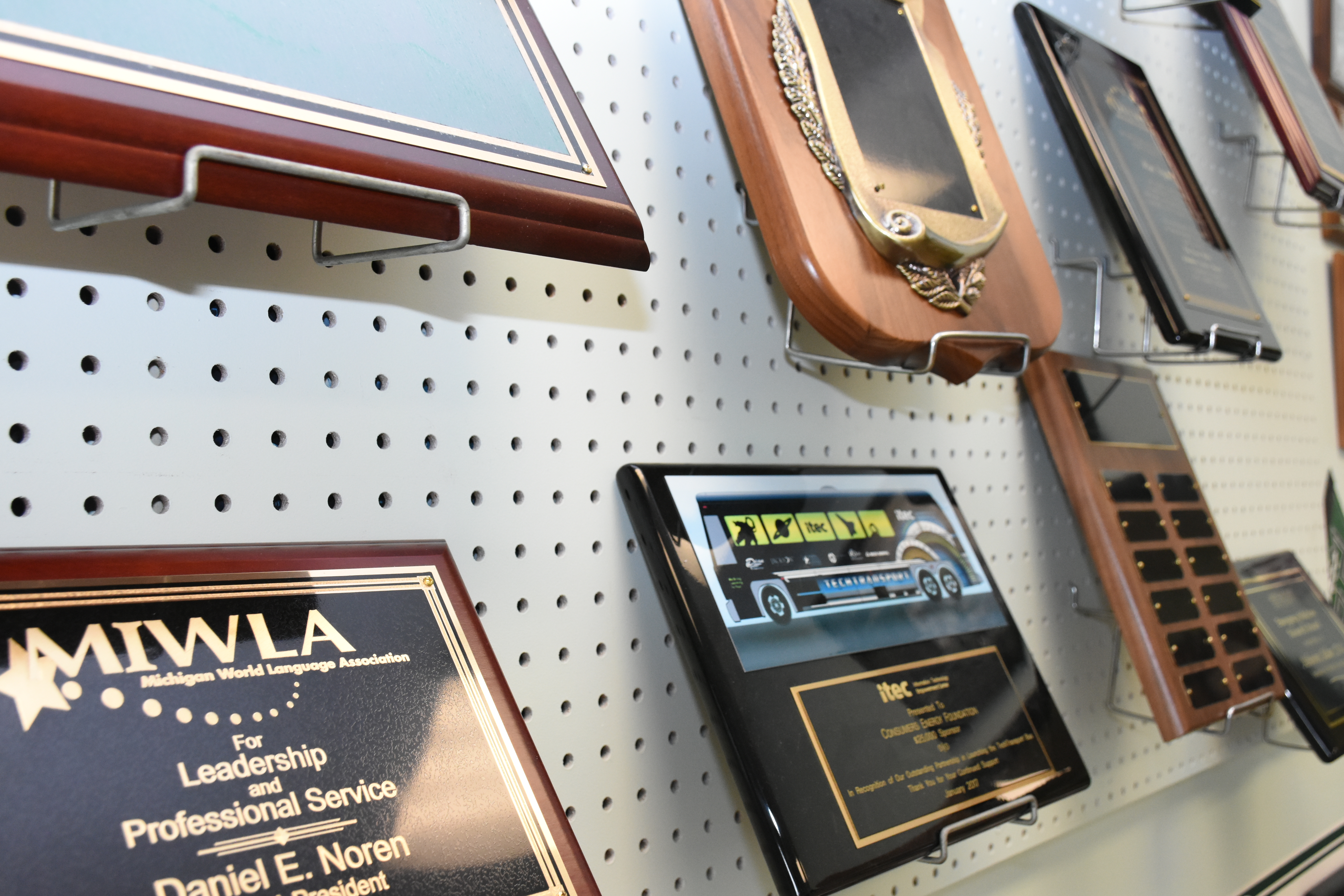 Larry Cushion Trophies andEngraving Custom Plaques